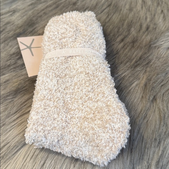 PRICE FIRM NWOT Barefoot Dreams Tan Fluffy Socks - Picture 4 of 5